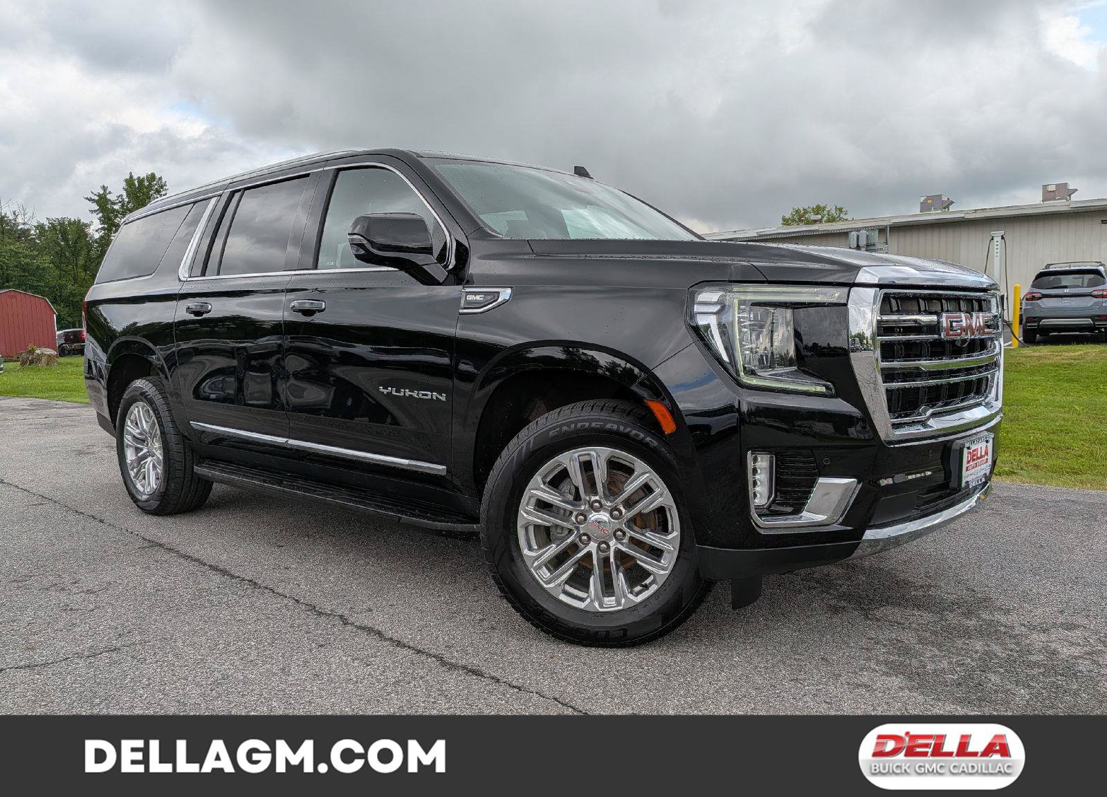 Used 2023 GMC Yukon XL SLT w/ SLT Luxury Package AWD/4WD image 1
