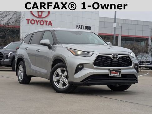 Used 2024 Toyota Highlander LE image 2