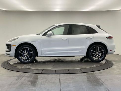 Certified 2025 Porsche Macan image 2