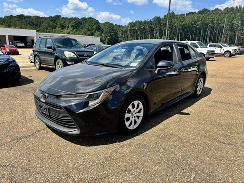 Certified 2023 Toyota Corolla LE image 1