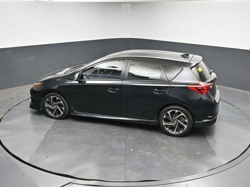 Used 2018 Toyota Corolla iM w/ Carpet Mat Package (TMS) image 19