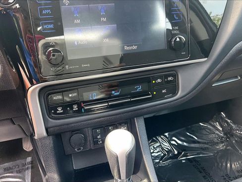 Used 2017 Toyota Corolla XLE FWD image 38
