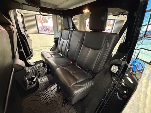 Used 2015 Jeep Wrangler Unlimited Rubicon image 7