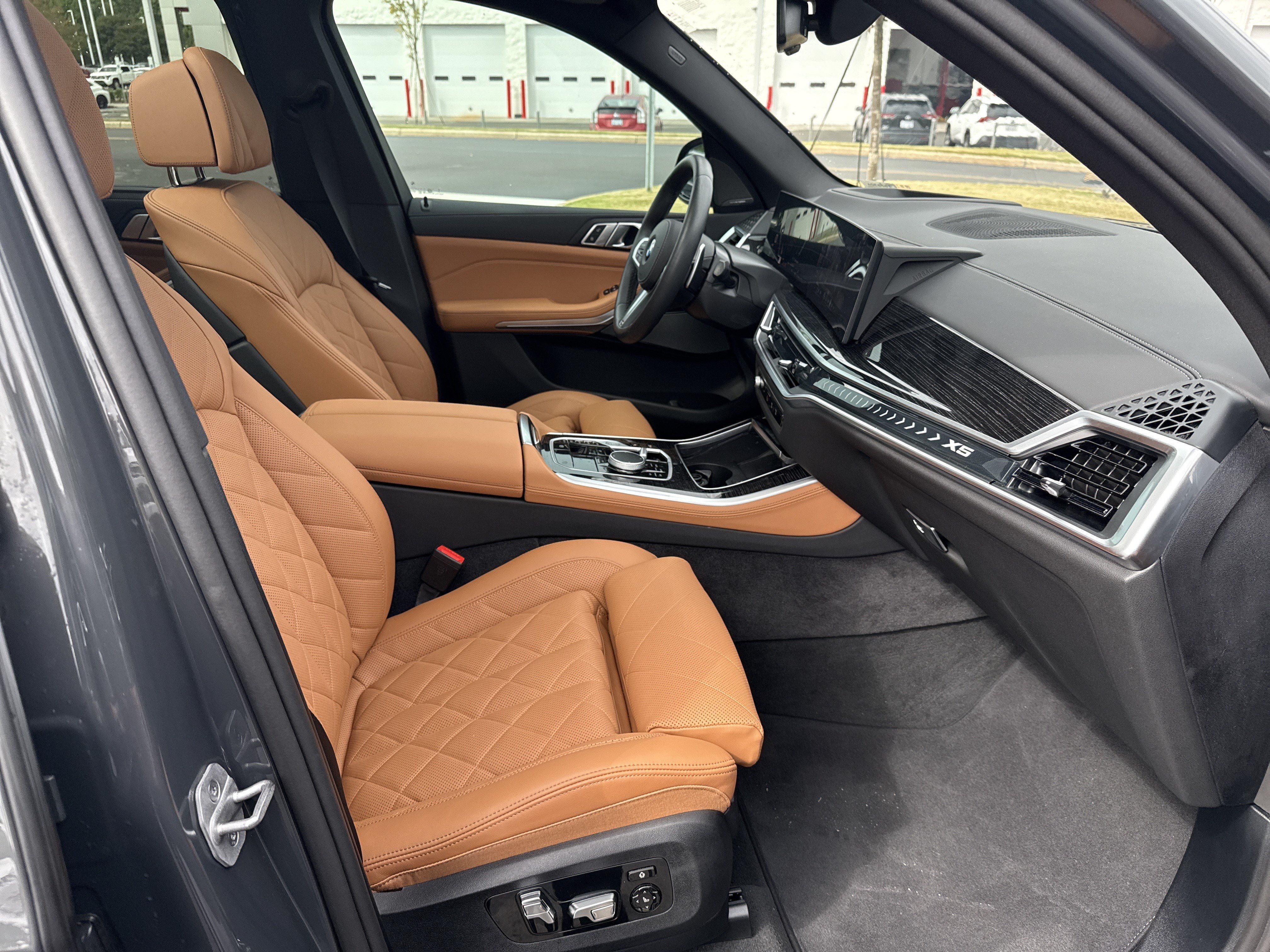Used 2026 BMW X5 xDrive40i w/ M Sport Package AWD/4WD image 19