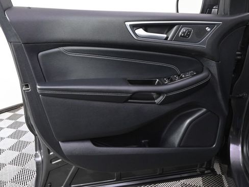Used 2019 Ford Edge Titanium w/ Equipment Group 301A AWD/4WD image 22