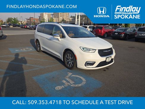 Used 2022 Chrysler Pacifica Pinnacle FWD image 7