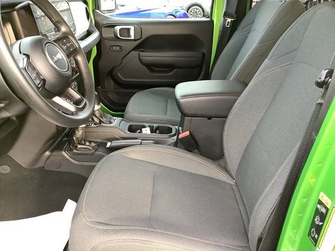 Used 2025 Jeep Gladiator Sport image 12