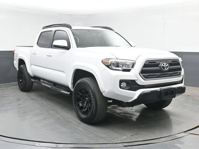 Used 2017 Toyota Tacoma SR5 w/ Tow Package AWD/4WD image 2
