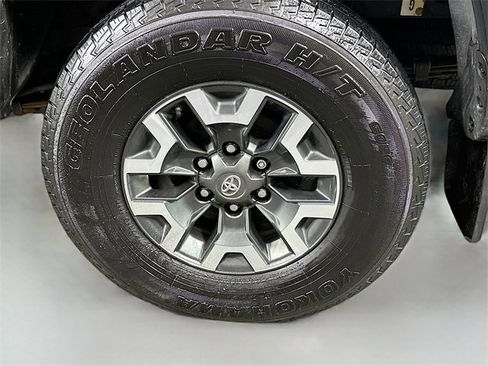Used 2019 Toyota Tacoma TRD Off-Road image 28