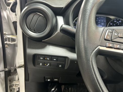 Used 2020 Nissan Kicks S image 18