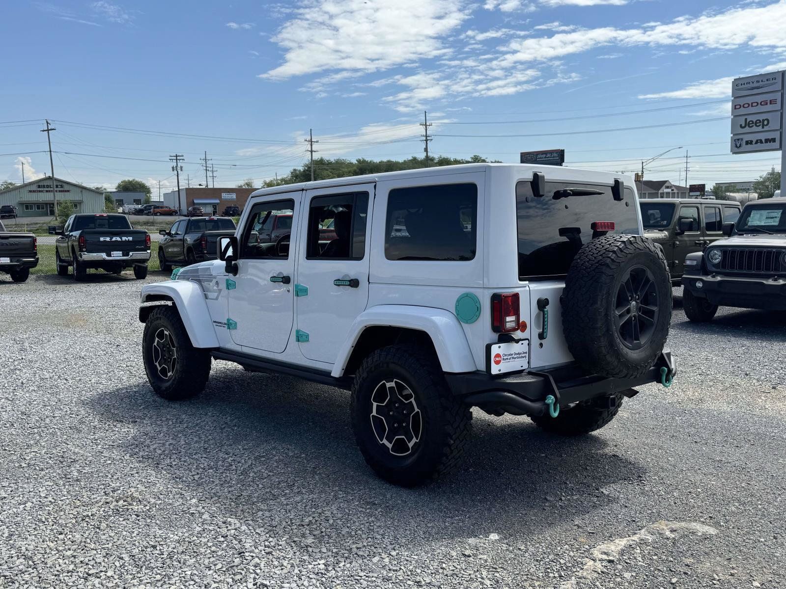 Used 2017 Jeep Wrangler Unlimited Sahara AWD/4WD image 22