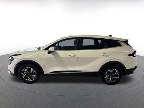 Used 2025 Kia Sportage LX FWD image 11