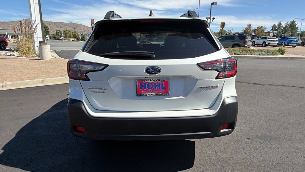 Used 2024 Subaru Outback Premium AWD/4WD image 4