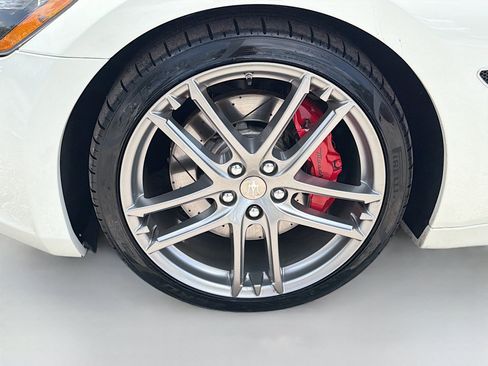 Used 2016 Maserati GranTurismo MC RWD image 38