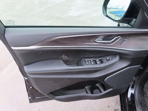 New 2026 Jeep Grand Cherokee L Limited image 23