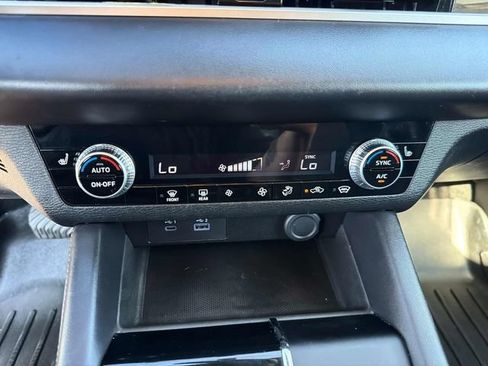 Used 2023 Mitsubishi Outlander SE AWD/4WD image 28