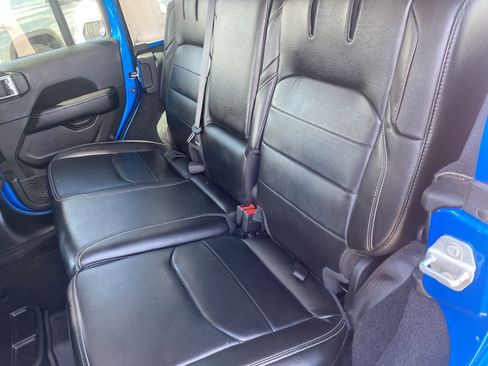 Used 2022 Jeep Wrangler Unlimited Sahara AWD/4WD image 12