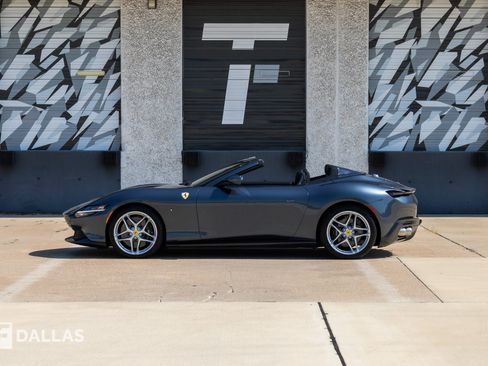 Used 2024 Ferrari Roma Spider RWD image 7