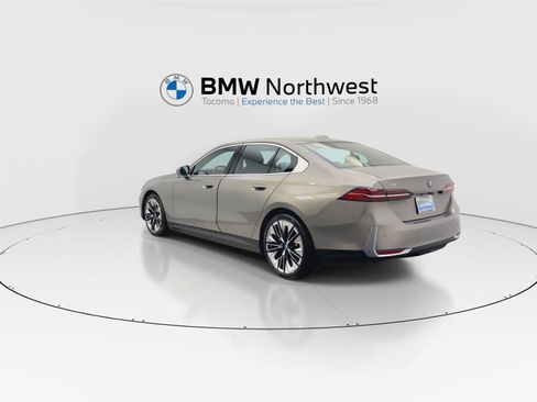 Used 2024 BMW i5 eDrive40i w/ Premium Package image 12