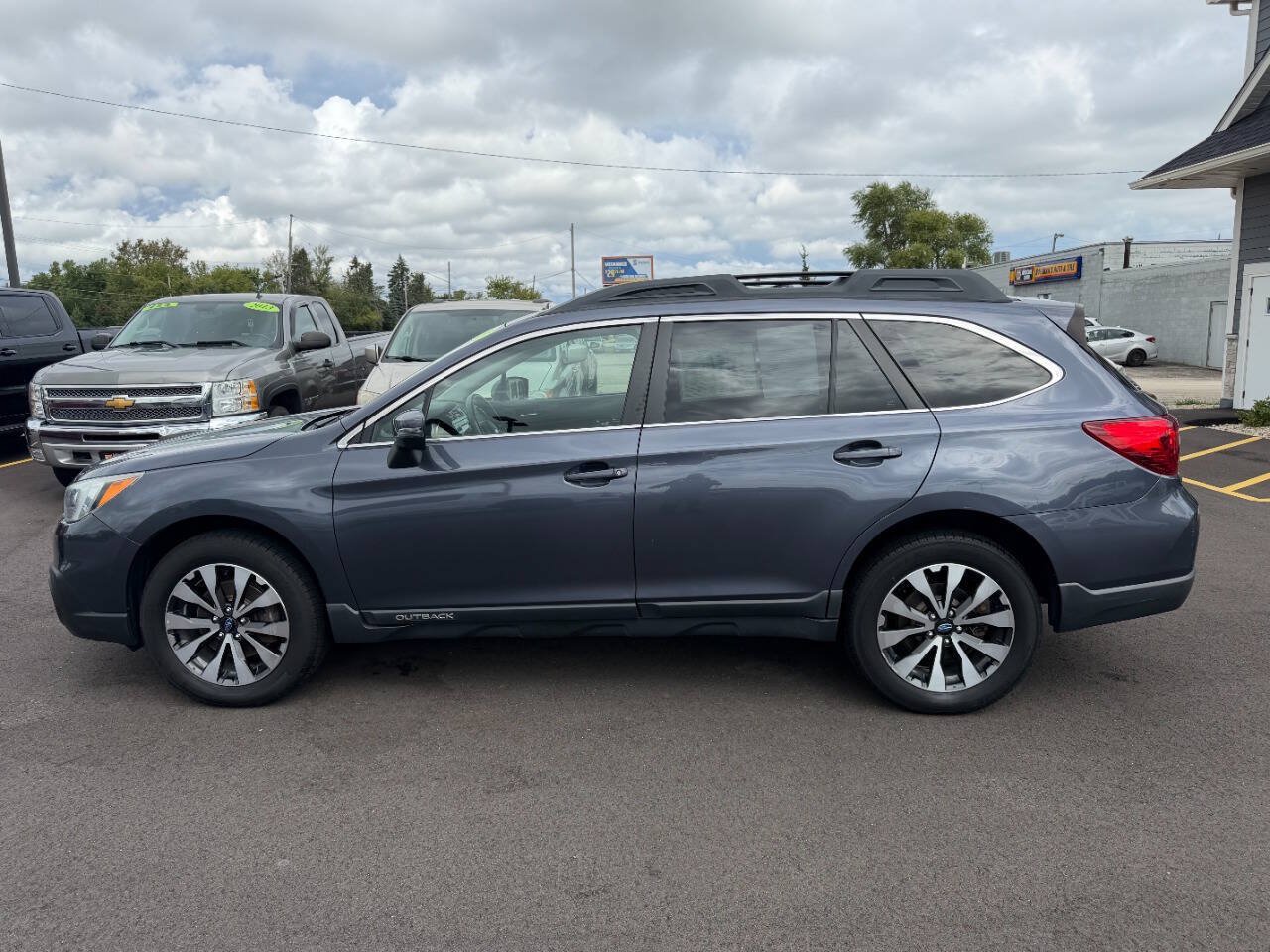 Used 2015 Subaru Outback 2.5i Limited AWD/4WD image 2