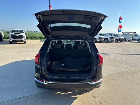 Used 2024 GMC Terrain SLT AWD/4WD image 7