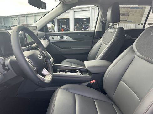 New 2025 Ford Explorer Active w/ Active Comfort Package image 22