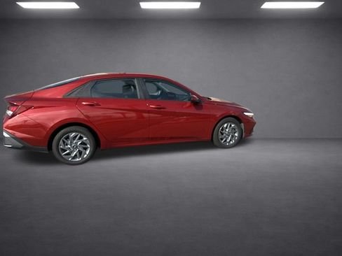 Used 2024 Hyundai Elantra SEL FWD image 12