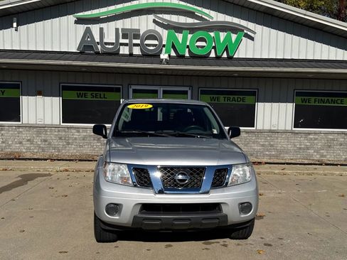Used 2019 Nissan Frontier SV image 1