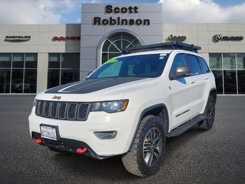 Certified 2018 Jeep Grand Cherokee Trailhawk image 2