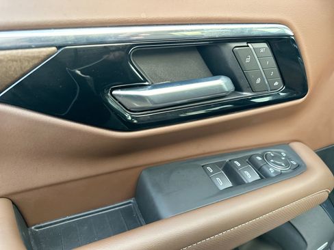 Used 2025 Chevrolet Suburban High Country image 13