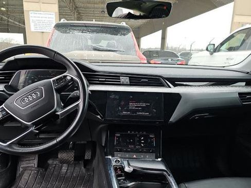 Used 2023 Audi e-tron Premium image 7