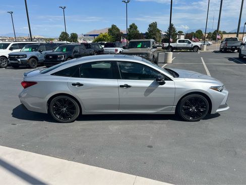 Used 2022 Toyota Avalon XSE FWD image 6
