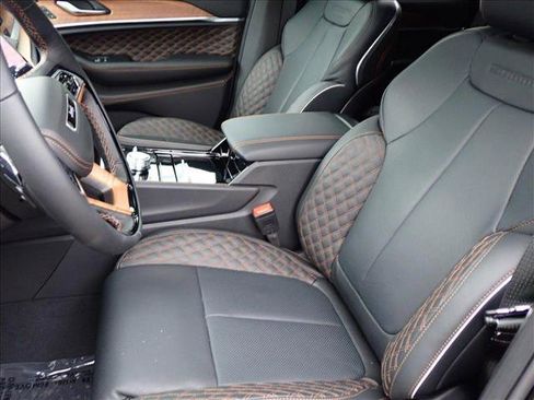 New 2025 Jeep Grand Cherokee Summit image 15