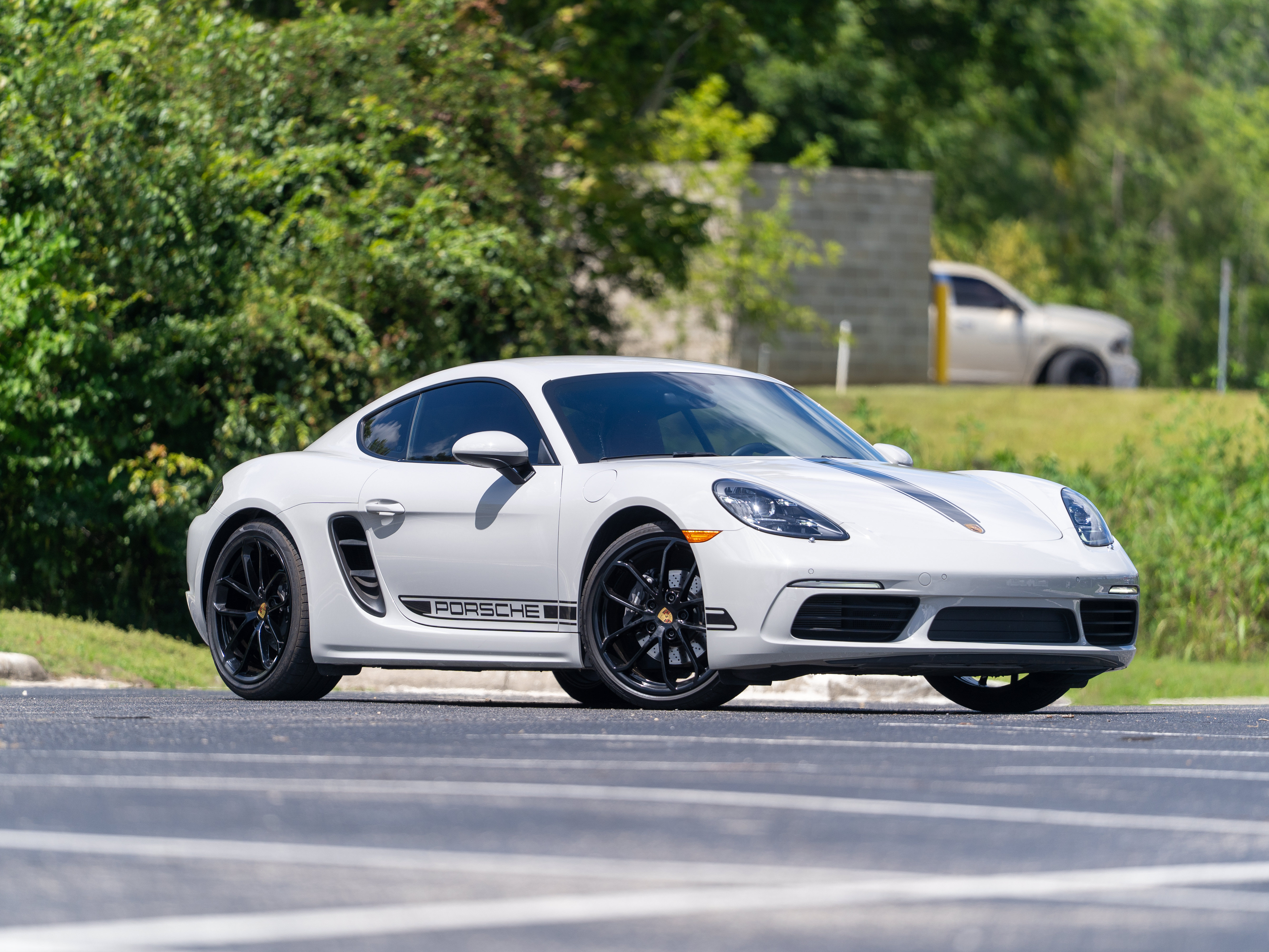Used 2025 Porsche 718 Cayman RWD image 2