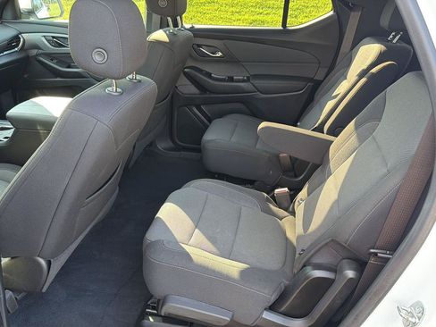 Used 2022 Chevrolet Traverse LT FWD image 11