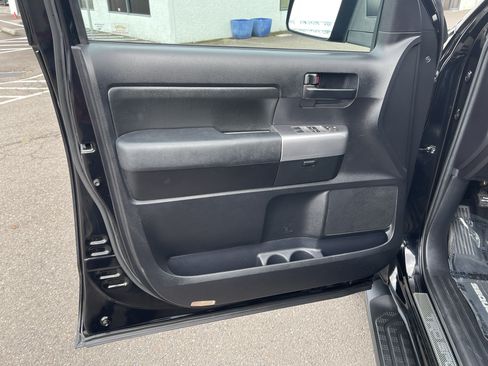 Used 2018 Toyota Sequoia TRD Sport AWD/4WD image 17