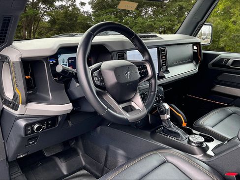 Used 2023 Ford Bronco Badlands image 16