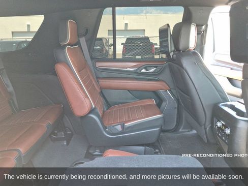 Used 2023 GMC Yukon Denali Ultimate AWD/4WD image 13