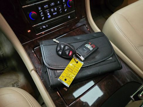Used 2012 Cadillac Escalade Luxury RWD image 23