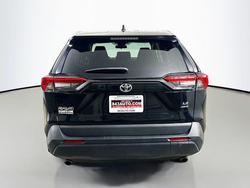 Used 2022 Toyota RAV4 LE image 6