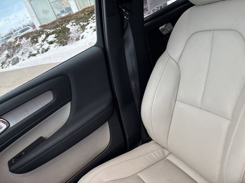 Used 2023 Volvo XC40 B5 Plus w/ Protection Package Premier image 27