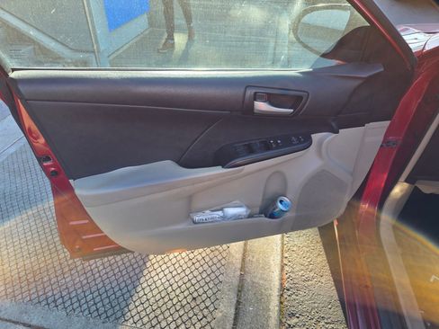 Used 2013 Toyota Camry LE image 9