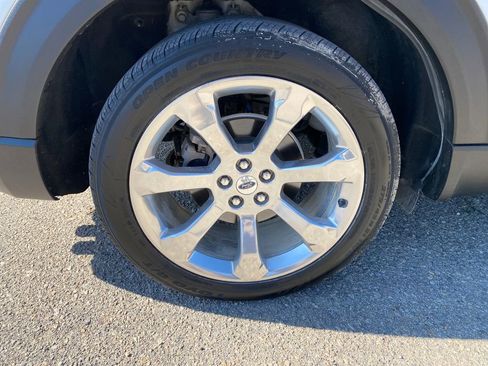 Used 2020 Ford Explorer Platinum w/ Premium Technology Package image 32