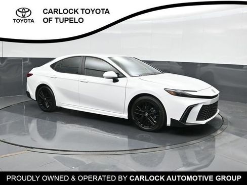 Used 2026 Toyota Camry SE FWD image 5