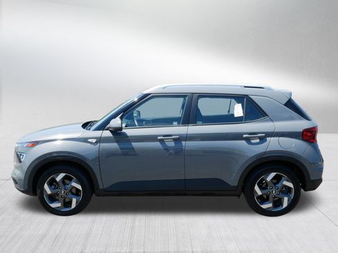 Used 2021 Hyundai Venue SEL FWD image 4
