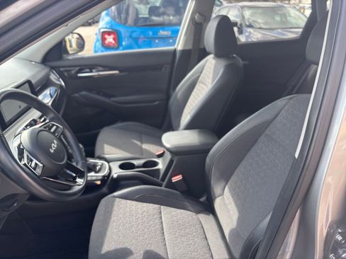 Used 2025 Kia Seltos S image 27