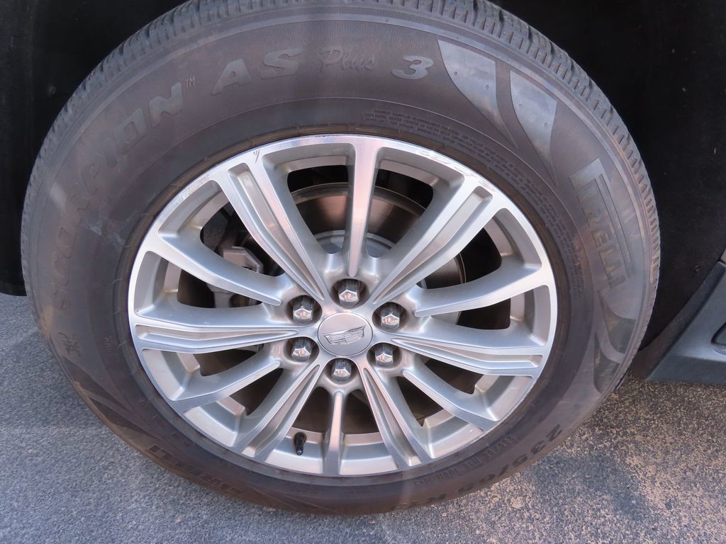 Used 2018 Cadillac XT5 Luxury w/ Driver Awareness Package FWD image 17