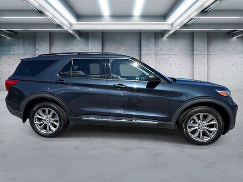 Used 2023 Ford Explorer XLT w/ Equipment Group 202A AWD/4WD image 27