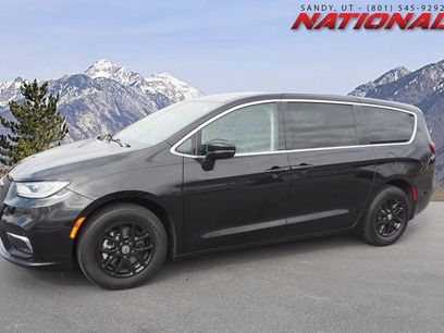 Used 2024 Chrysler Pacifica Touring-L