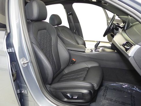 Used 2023 BMW 530e w/ M Sport Package image 19